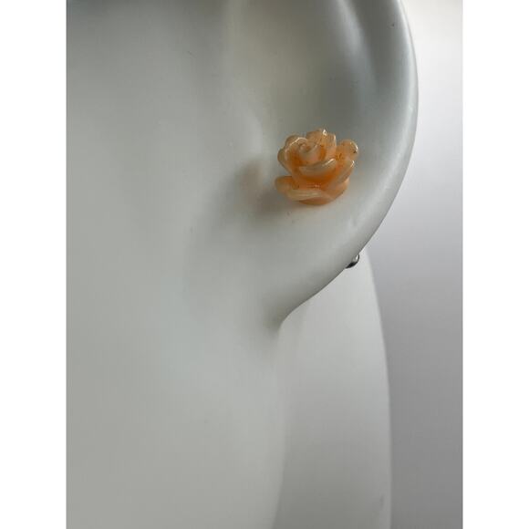 Carved Beige Rose Cameo Cabochon 7 mm Stud Earrings! - Picture 3 of 6